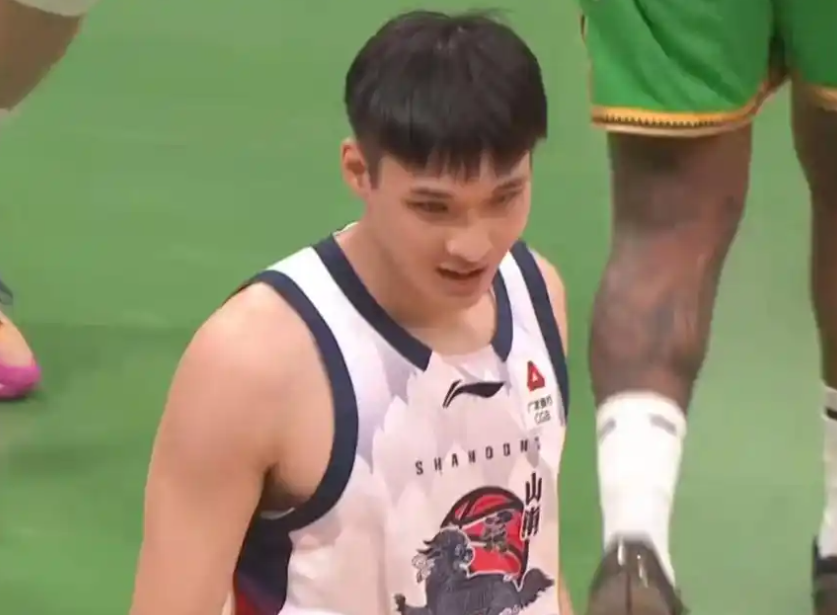 乐鱼体育官网-山东男篮神秘强援空降！保密封神+惊喜压哨，全力冲刺广州补赛！