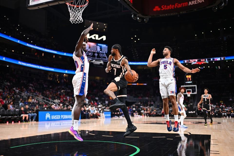 乐鱼电竞-杰伦35+10+7！老鹰逆转76人豪取6连胜 马克西31分受伤